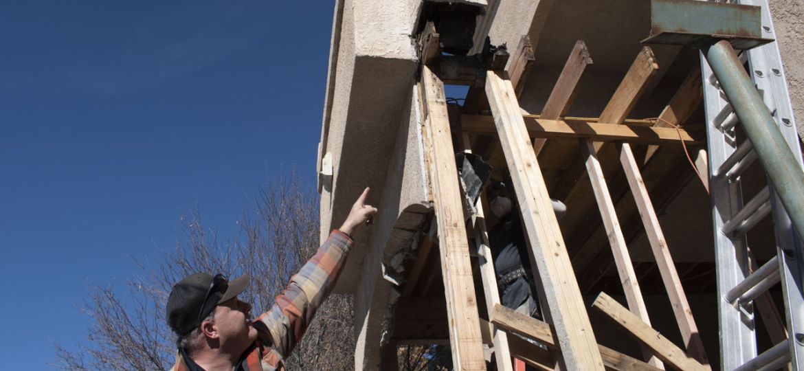 Matt pointing toward roof-r2